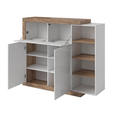 Aparador em madeira branco e castanho com portas e prateleiras abertas