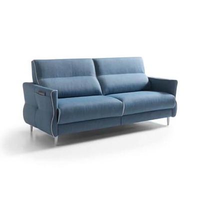 Sofá azul de dois lugares com braços almofadados e pés metálicos