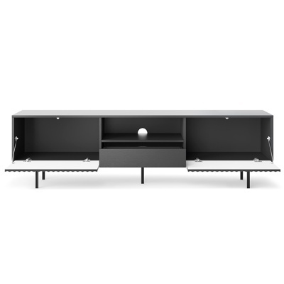 Móvel de televisão moderno preto com portas basculantes brancas e pernas finas.