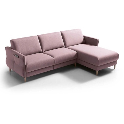 sofá chaise longue rosa com pés de madeira e recanto para controles