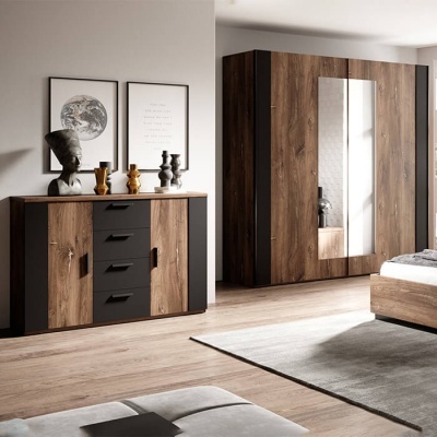 Móvel aparador e guarda-roupa em madeira e preto com espelho e decoração, em quarto moderno claro