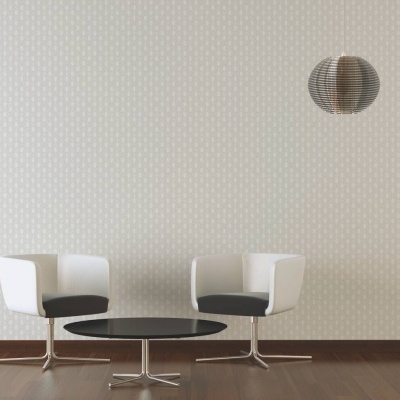 Sala minimalista com duas cadeiras brancas e uma mesa preta