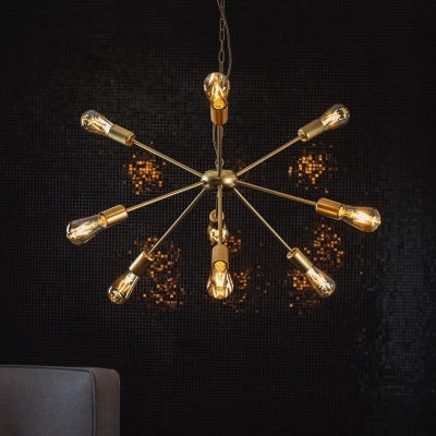 Candeeiro pendente dourado tipo estrela com lâmpadas expostas e parede preta ao fundo