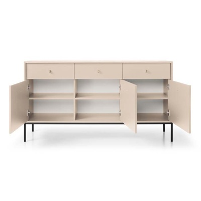 Aparador bege com portas e gavetas abertas mostrando prateleiras internas, suporte metálico preto