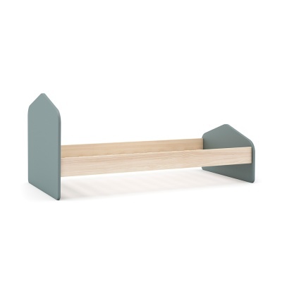 Cama infantil de madeira com cabeceiras azuis sobre fundo branco