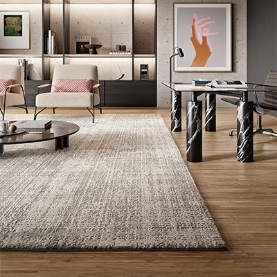 Sala moderna com móveis em tons neutros, tapete cinzento e decoração minimalista