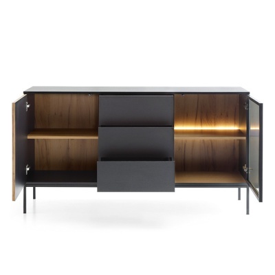 Aparador moderno preto com portas abertas e gavetas centrais em madeira