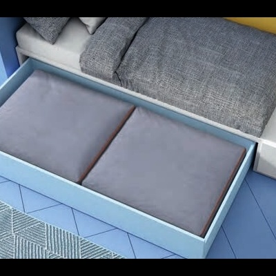 Caixa azul com duas almofadas cinzentas