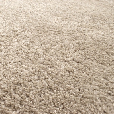 Tapete de carpete bege claro com textura felpuda