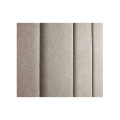 Amostras de tecido em tons neutros e texturas variadas