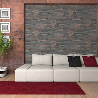 Sala de estar com sofá branco, almofadas preta e vermelha, parede em pedra cinzenta e planta em vaso.