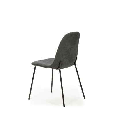 Cadeira cinzenta escura com pernas pretas em fundo branco