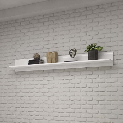 Prateleira branca minimalista na parede de tijolos brancos com objetos decorativos