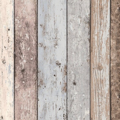 Tábuas de madeira desgastadas em diferentes tons alinhadas verticalmente