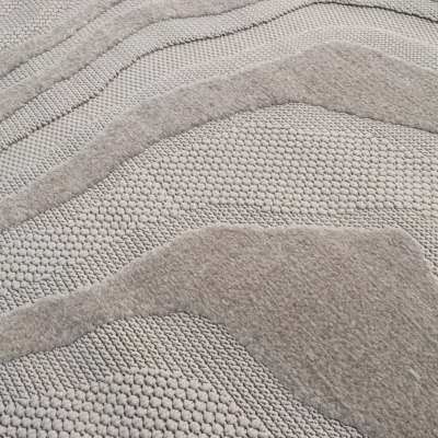 Tapete cinza com padrões em relevo e textura mista