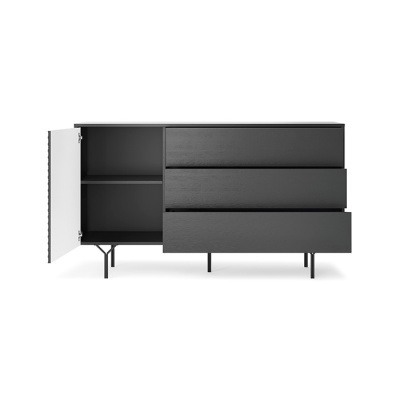 Móvel de arrumação preto com gavetas e porta abertas