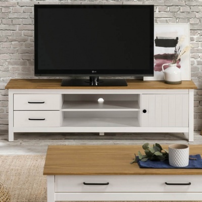 Móvel de TV branco e madeira com televisão LG preta