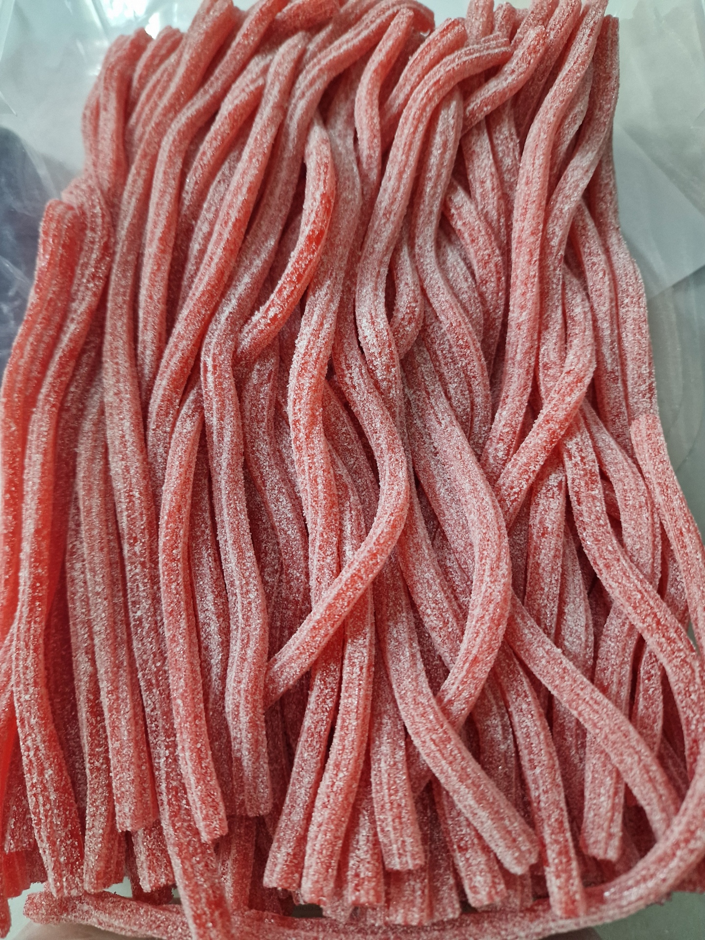 Tiras de goma vermelha açucaradas