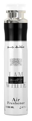 Frasco branco de ambientador de ar com tampa prateada e texto em inglês e árabe