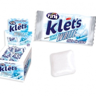 Pacote de pastilhas Fini Klets White em embalagem branca e azul com pastilha branca ao lado