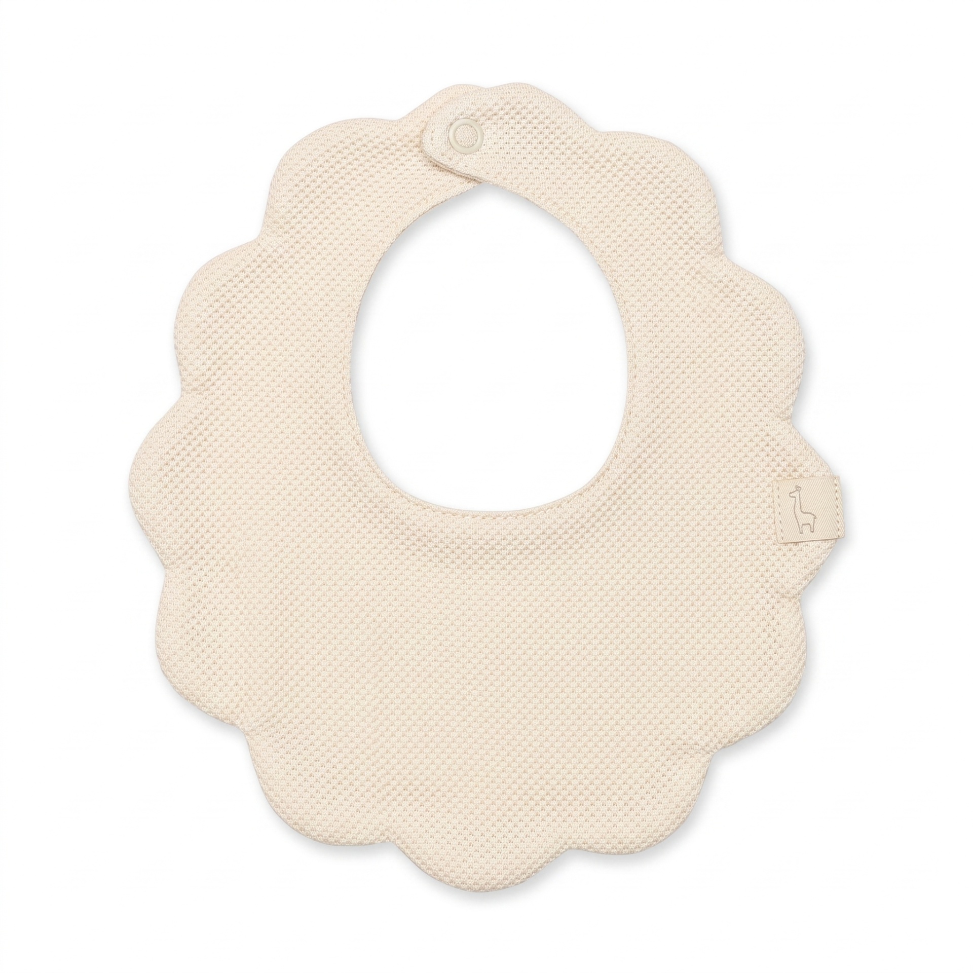 Babete algodão em piquê bege da Baby Gi - Coleção Baby Gi Collection Babete infantil bege em tecido de malha com fecho de pressão e forma ondulada