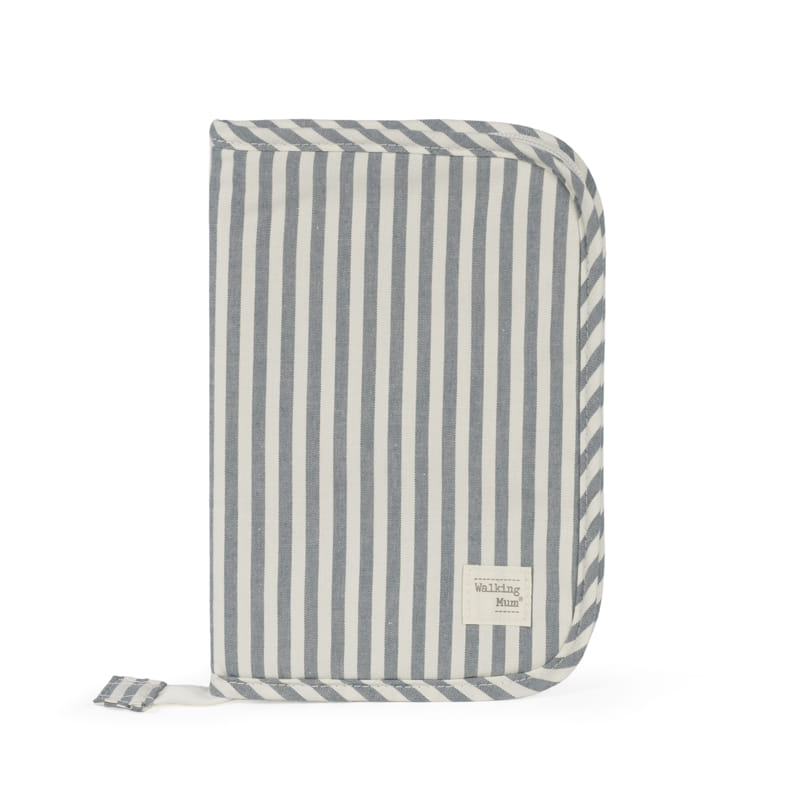 Porta Documentos Praliné Strips Matcha Walking Mum Capa riscada cinza e branco com etiqueta THE Walking Mum.