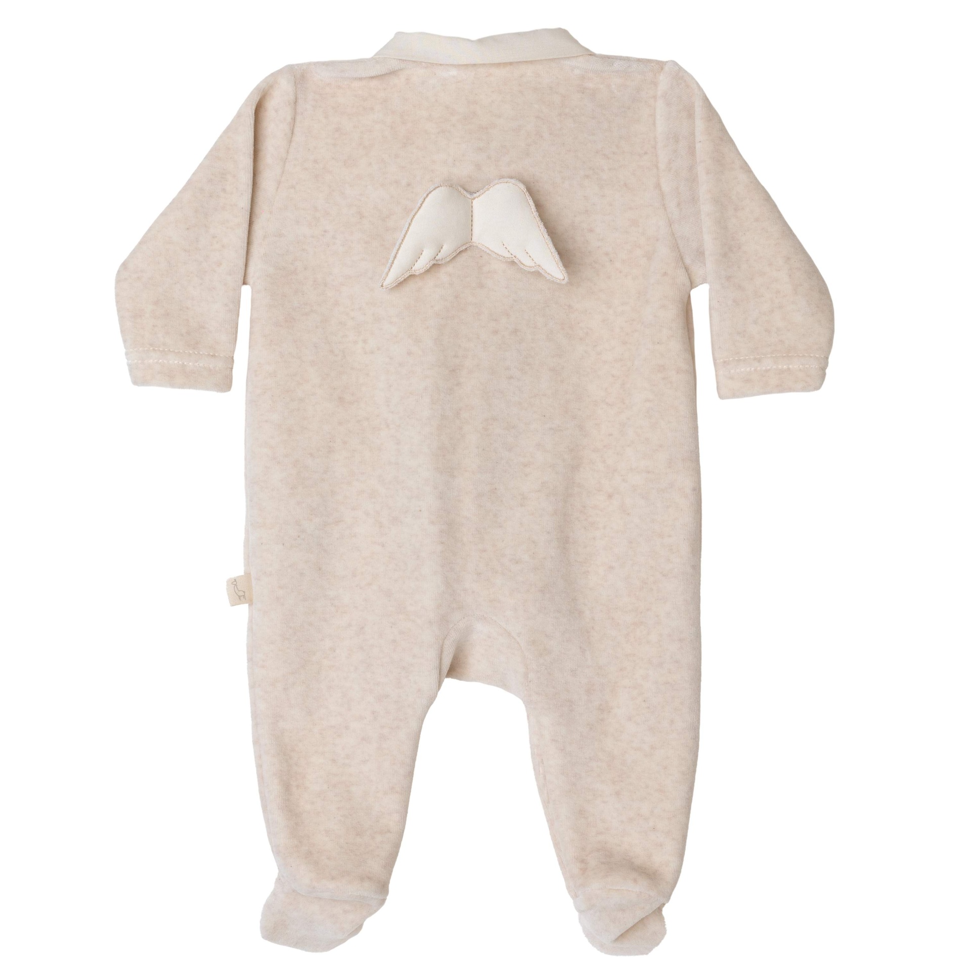 Babygrow Laminado com asas camel da Baby Gi – Coleção Angel Macacão de bebé bege com asas de anjo nas costas