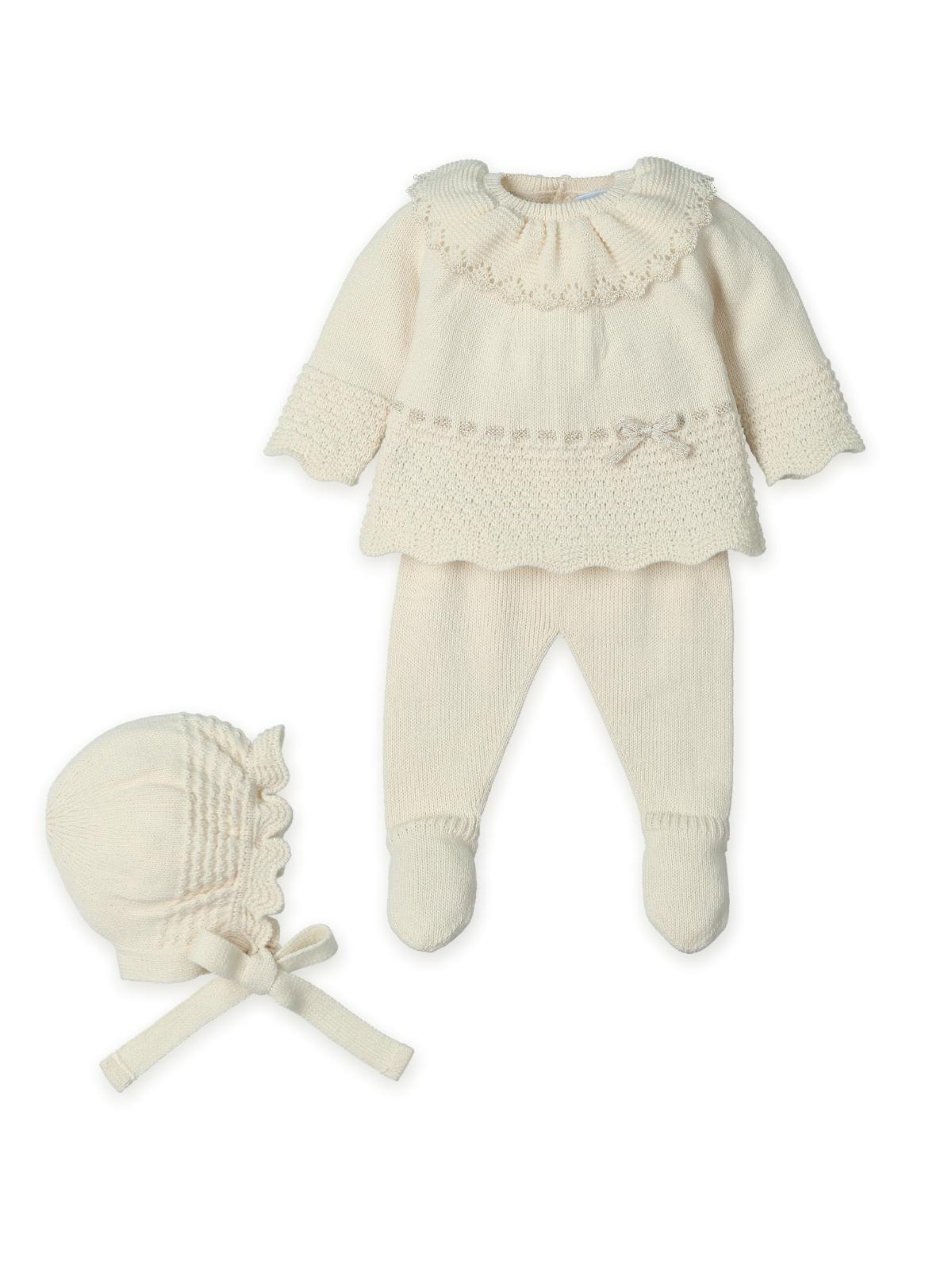 Conjunto de malha 3 peças na cor Natural da Mac Ilusión - Coleção Luca Lux Conjunto de roupa de bebé em malha bege claro com casaco, calças e gorro