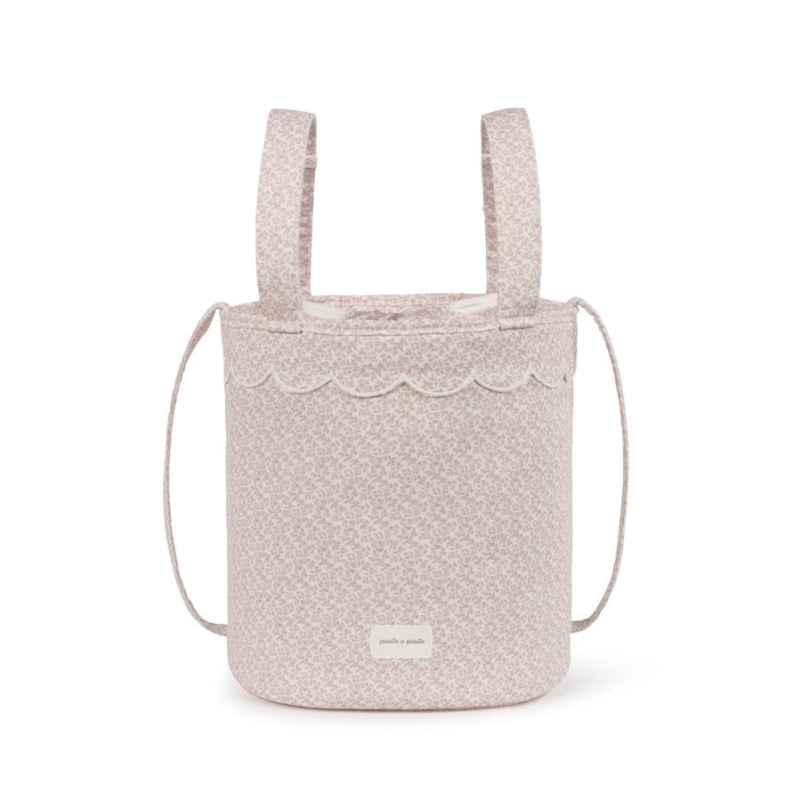 Mala Bucket Maison Tender Flowers - Rosa Pasito a Pasito Saco de tecido rosa claro com padrão floral pequeno e alças largas