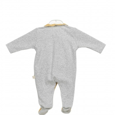Macacão cinza para bebé com gola castanha visto de costas