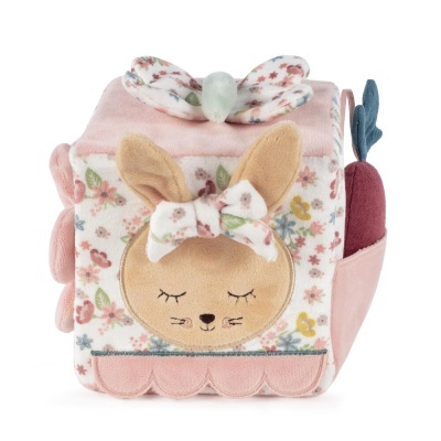 Brinquedo macio em forma de cubo com rosto de coelho e padrões florais