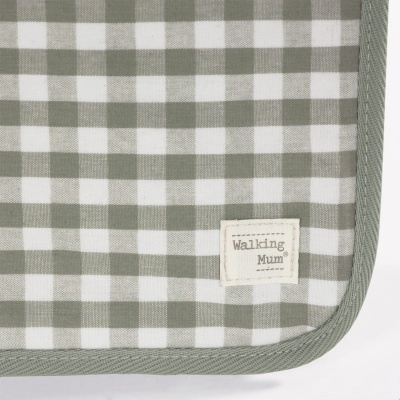 Tecido xadrez verde e branco com etiqueta Walking Mum