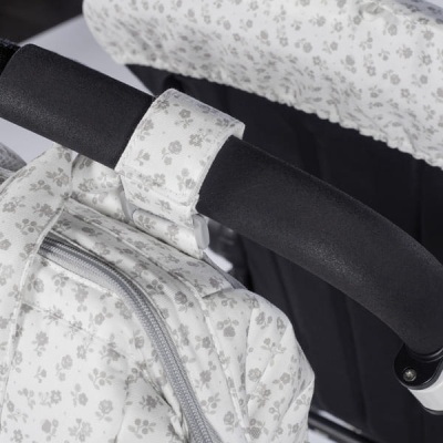 Carrinho de bebé com capa e bolsa floral cinzenta