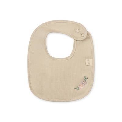 Babete de bebé bege com bordado de flores e fecho de molas metálicas.