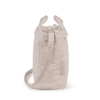 Mochila de padrão floral rosa claro com orelhas na parte superior em fundo branco