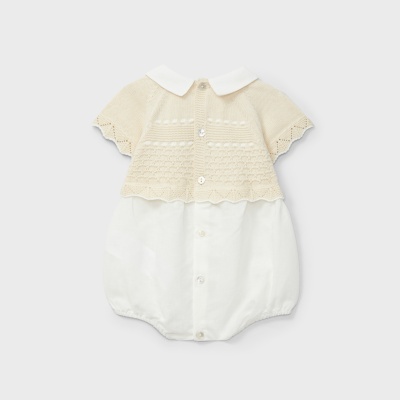 Body de bebé creme e branco com malha e tecido liso