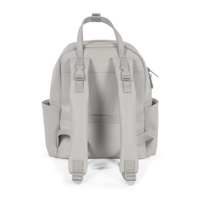 Mochila cinzenta clara em material sintético com alças ajustáveis