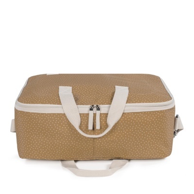 Mala de viagem castanha com padrão de pontos brancos e alças claras