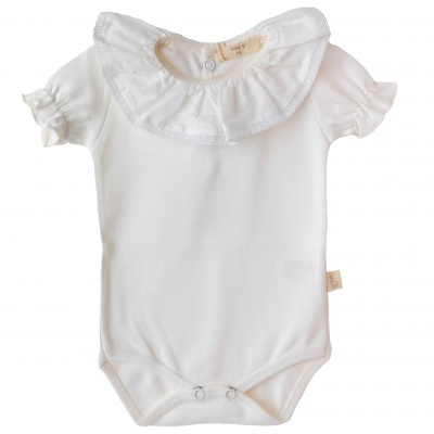 Body branco de bebé com gola rodada e mangas curtas