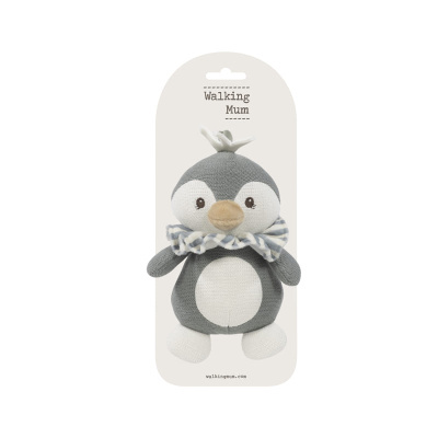 Boneco de pelúcia pinguim cinzento e branco com laço listrado