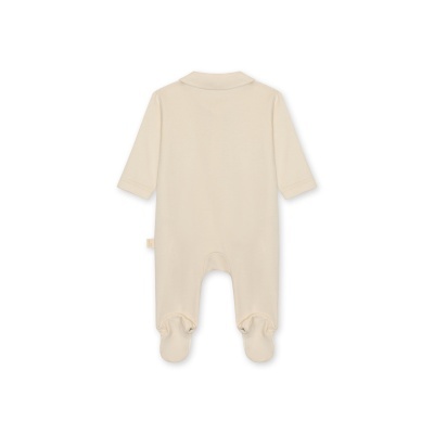 Macacão de bebê bege claro, com mangas curtas e pés integrados