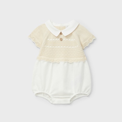 Body para bebé bege e branco com gola e botão