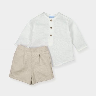 Conjunto infantil camisa branca com botões e calções bege