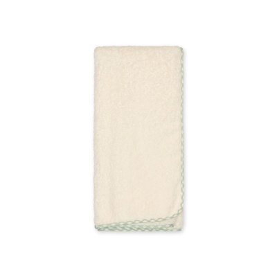 Toalha branca felpuda com borda xadrez verde