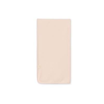 Toalha beige clara retangular com etiqueta e costuras nas bordas