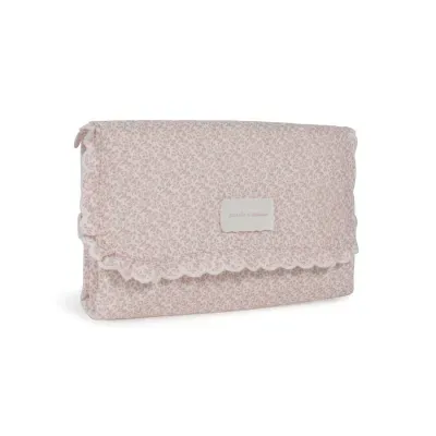 Bolsa têxtil rosa com padrão floral e etiqueta com texto