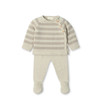 Conjunto de bebê de malha bege claro com camisola riscada e calças com pés