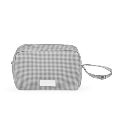 Necessaire retangular cinza quadriculada com alça lateral e etiqueta branca