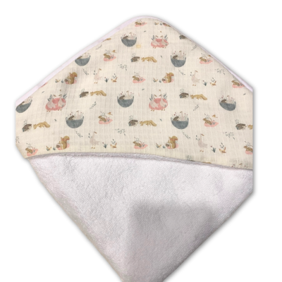 Toalha de bebé com capuz e padrão de animais em tons pastel