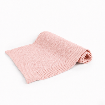 Manta de malha rosa bebê com padrão entrelaçado